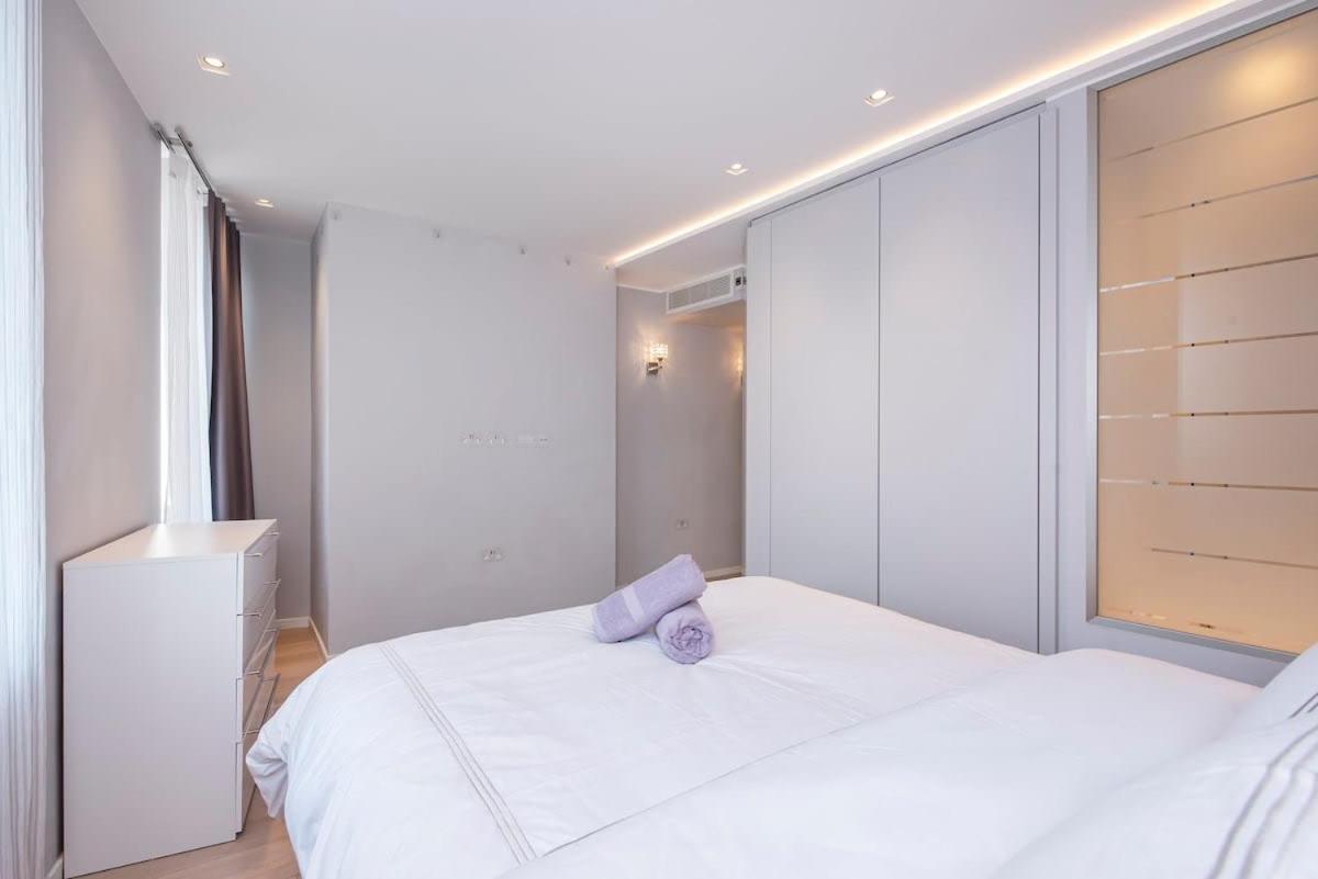 Big And Bright Bridge Unit Apartment London